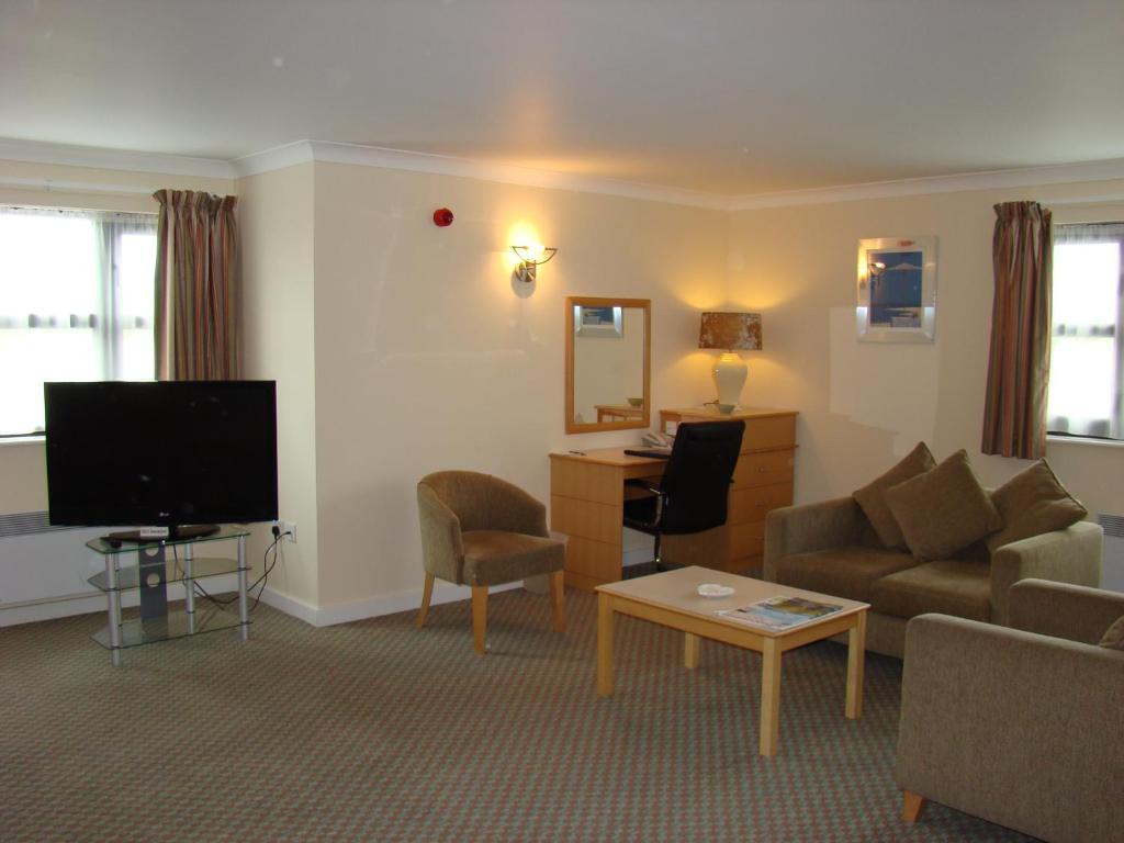 The Wiltshire Hotel, Golf And Leisure Resort Swindon Habitación foto